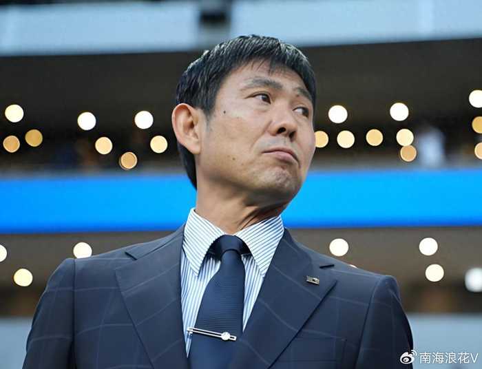 比赛还没有开始,日本男足就遇到了2个大麻烦!